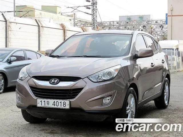 HYUNDAI TUCSON 2012 — 117 695 км, серебристо-серый, Корея — под ключ — фото 1