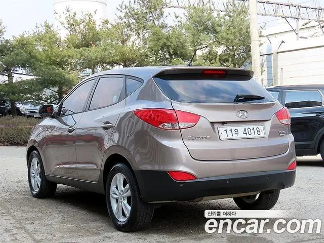 HYUNDAI TUCSON 2012 — 117 695 км, серебристо-серый, Корея — под ключ — фото 2