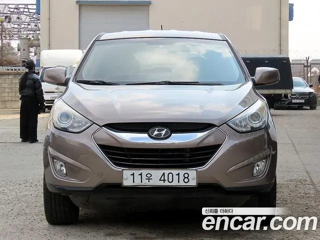 HYUNDAI TUCSON 2012 — 117 695 км, серебристо-серый, Корея — под ключ — фото 3