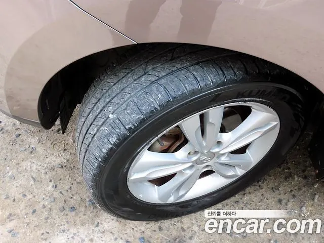 HYUNDAI TUCSON 2012 — 117 695 км, серебристо-серый, Корея — под ключ — фото 6