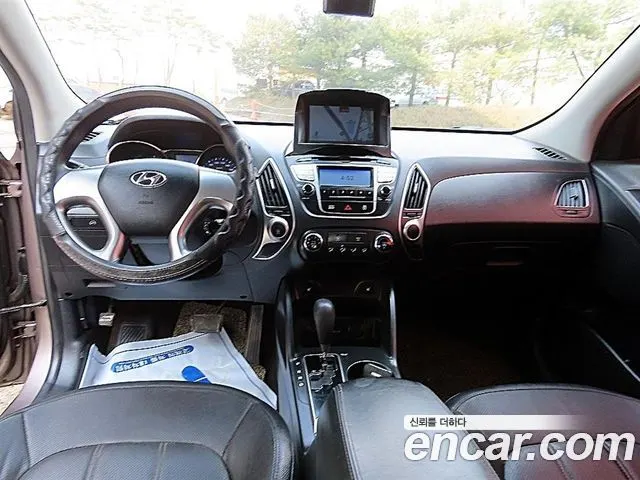 HYUNDAI TUCSON 2012 — 117 695 км, серебристо-серый, Корея — под ключ — фото 9