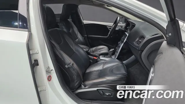 VOLVO V40 CROSS COUNTRY 2019 — 143 769 км, белый, Корея — под ключ — фото 11