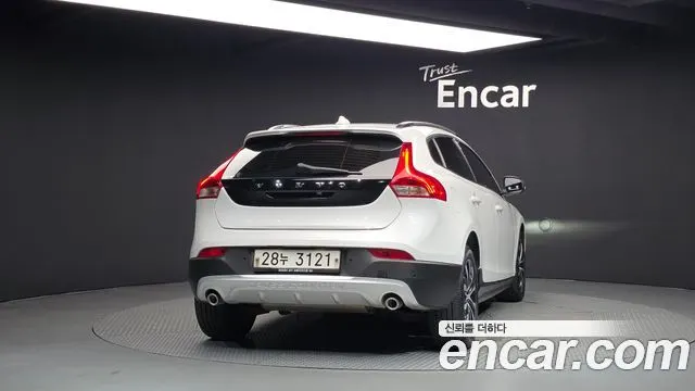 VOLVO V40 CROSS COUNTRY 2019 — 143 769 км, белый, Корея — под ключ — фото 4