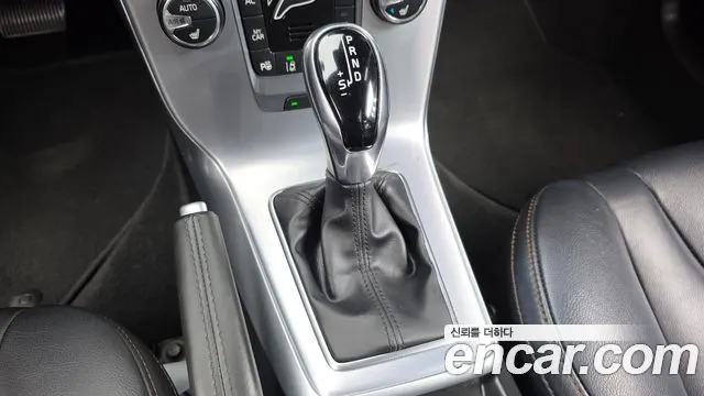 VOLVO V40 CROSS COUNTRY 2019 — 143 769 км, белый, Корея — под ключ — фото 9