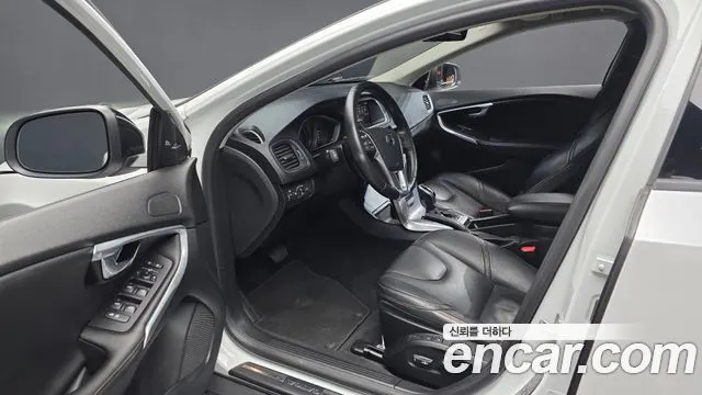 VOLVO V40 CROSS COUNTRY 2019 — 143 769 км, белый, Корея — под ключ — фото 10