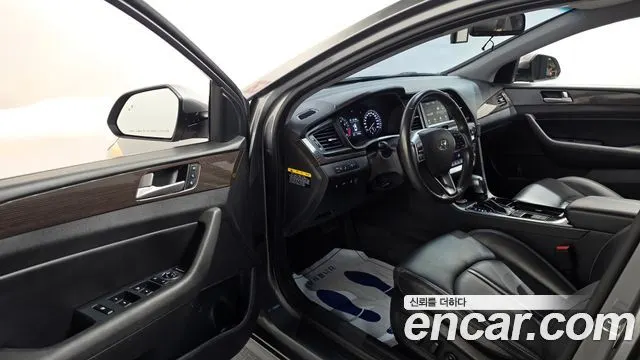 HYUNDAI SONATA 2018 — 117 545 км, серебристо-серый, Корея — под ключ — фото 10