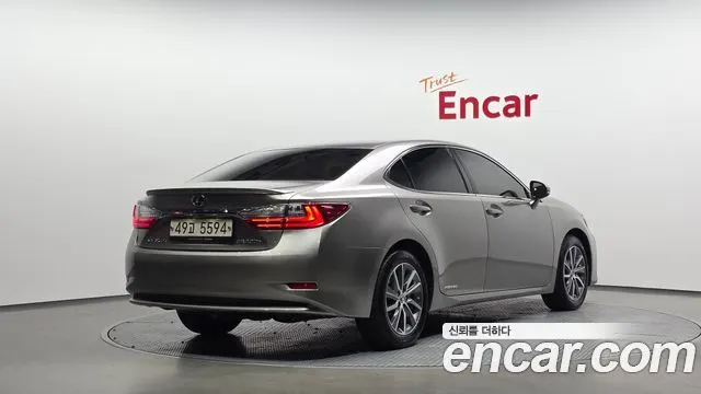 LEXUS ES300H 2017 — 60 573 км, серебристо-серый, Корея — под ключ — фото 2
