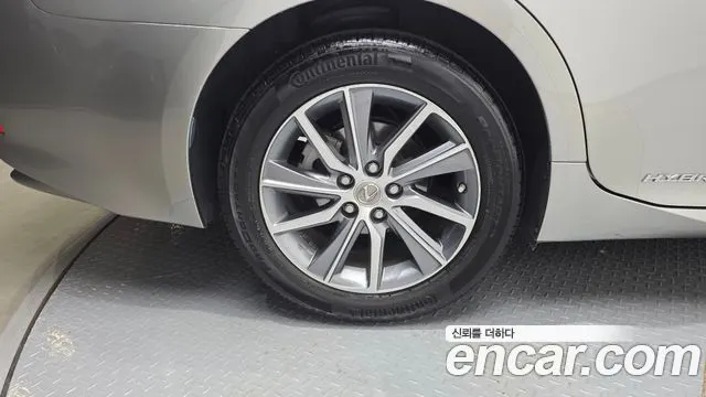 LEXUS ES300H 2017 — 60 573 км, серебристо-серый, Корея — под ключ — фото 5