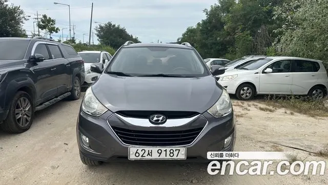 HYUNDAI TUCSON 2010 — 204 428 км, серый, Корея — под ключ — фото 1