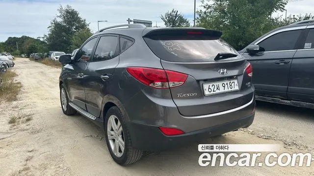 HYUNDAI TUCSON 2010 — 204 428 км, серый, Корея — под ключ — фото 3
