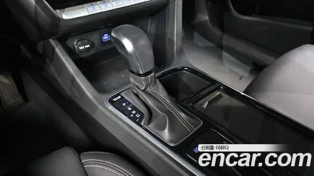 HYUNDAI SONATA 2018 — 91 415 км, серебристо-серый, Корея — под ключ — фото 9