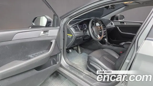 HYUNDAI SONATA 2018 — 91 415 км, серебристо-серый, Корея — под ключ — фото 10