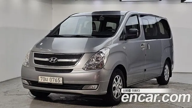 HYUNDAI GRAND STAREX 2015 — 195 395 км, серебристый, Корея — под ключ — фото 1