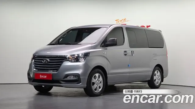 HYUNDAI GRAND STAREX 2019 — 147 224 км, серебристый, Корея — под ключ — фото 1