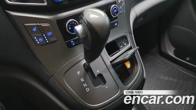 HYUNDAI GRAND STAREX 2019 — 147 224 км, серебристый, Корея — под ключ — фото 9