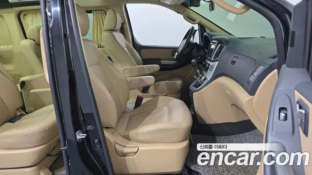 HYUNDAI GRAND STAREX 2017 — 123 424 км, чёрный, Корея — под ключ — фото 11