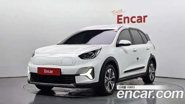 KIA NIRO PLUS 2023 — 148 059 км, белый, Корея — под ключ — фото 1
