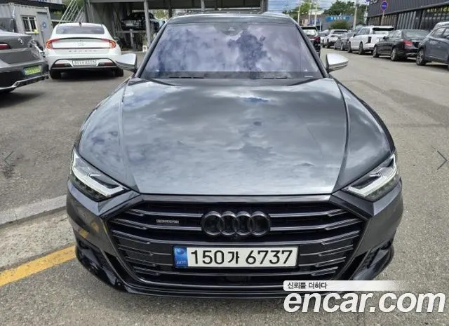 AUDI A8 2021