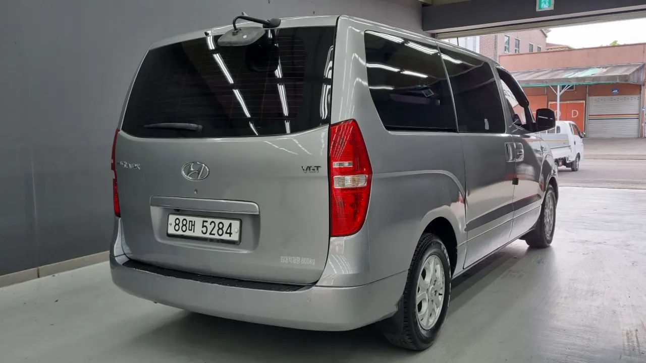 HYUNDAI GRAND STAREX 2015 — 154 057 км, серебристо-серый, Корея — под ключ — фото 2