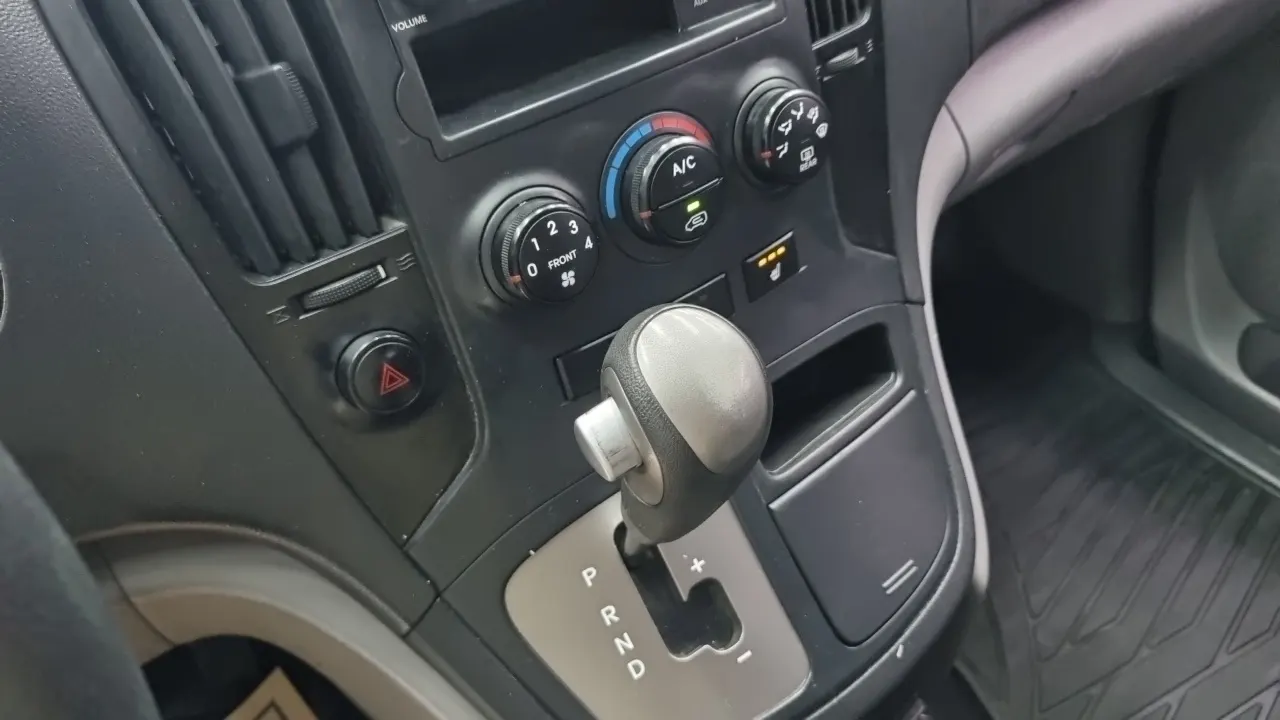 HYUNDAI GRAND STAREX 2015 — 154 057 км, серебристо-серый, Корея — под ключ — фото 9