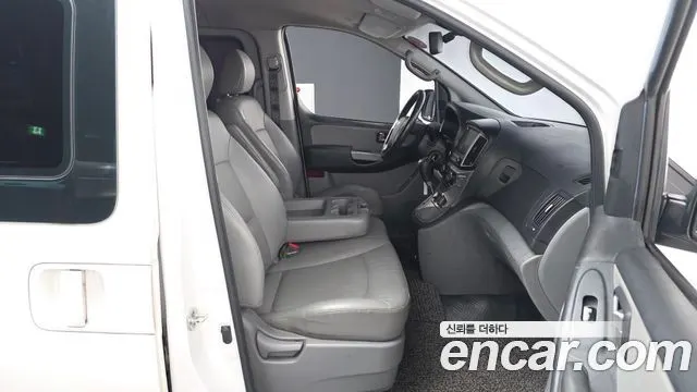HYUNDAI GRAND STAREX 2017 — 176 852 км, белый, Корея — под ключ — фото 11