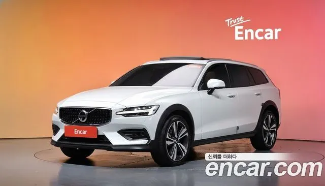 VOLVO V60 CROSS COUNTRY 2021 — 90 753 км, белый, Корея — под ключ — фото 2