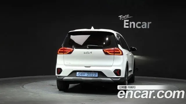 KIA NIRO PLUS 2023 — 159 546 км, белый, Корея — под ключ — фото 4