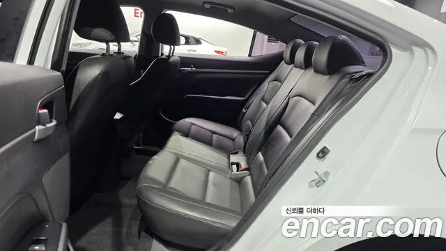 HYUNDAI AVANTE 2019 — 117 335 км, белый, Корея — под ключ — фото 11