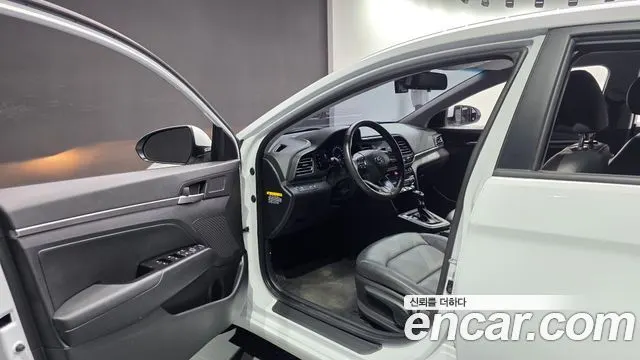 HYUNDAI AVANTE 2019 — 117 335 км, белый, Корея — под ключ — фото 10