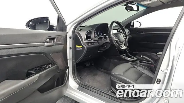 HYUNDAI AVANTE 2016 — 145 161 км, серебристый, Корея — под ключ — фото 10