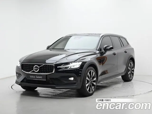 VOLVO V60 CROSS COUNTRY 2024 — 14 277 км, чёрный, Корея — под ключ — фото 12
