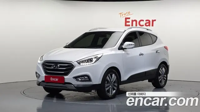 HYUNDAI TUCSON 2015 — 185 048 км, белый, Корея — под ключ — фото 1