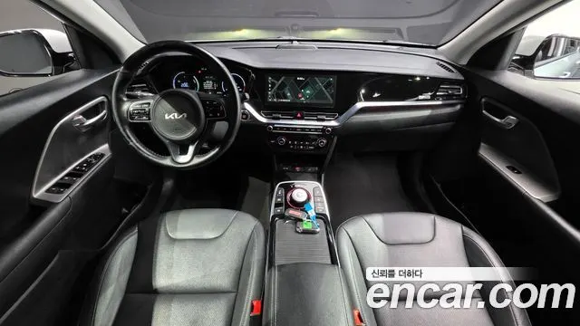 KIA NIRO PLUS 2023 — 28 125 км, серебристо-серый, Корея — под ключ — фото 7