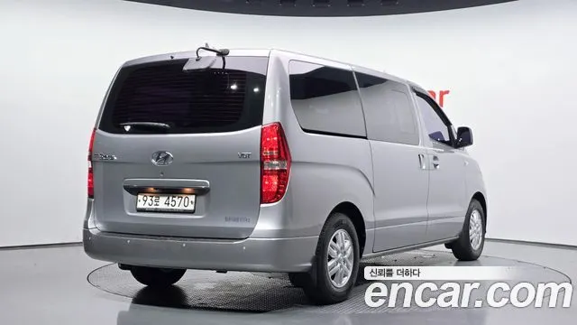HYUNDAI GRAND STAREX 2018 — 68 273 км, серебристо-серый, Корея — под ключ — фото 2