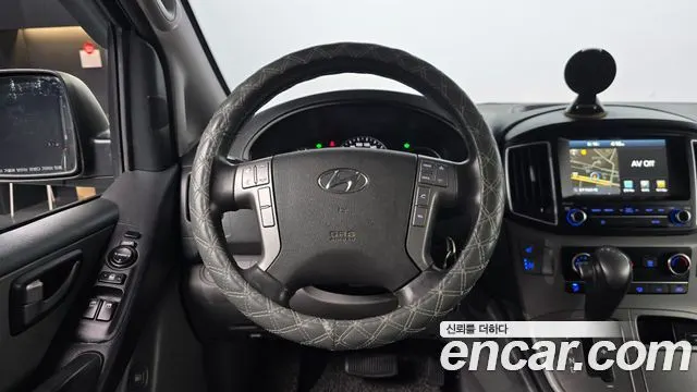 HYUNDAI GRAND STAREX 2018 — 68 273 км, серебристо-серый, Корея — под ключ — фото 12
