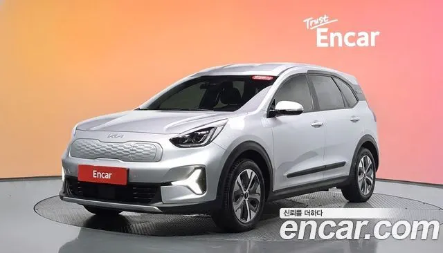 KIA NIRO PLUS 2023 — 37 869 км, серебристый, Корея — под ключ — фото 2