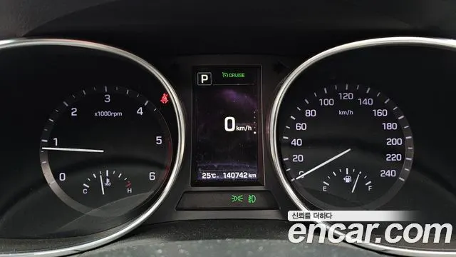 HYUNDAI SANTA FE 2017 — 140 742 км, белый, Корея — под ключ — фото 8