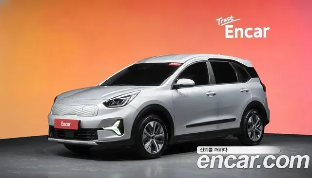 KIA NIRO PLUS 2023 — 31 607 км, серебристый, Корея — под ключ — фото 2