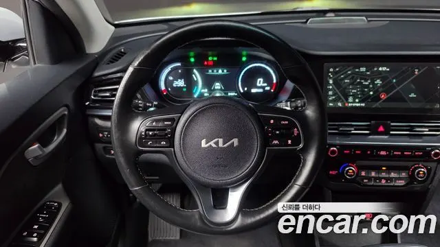 KIA NIRO PLUS 2023 — 31 607 км, серебристый, Корея — под ключ — фото 12