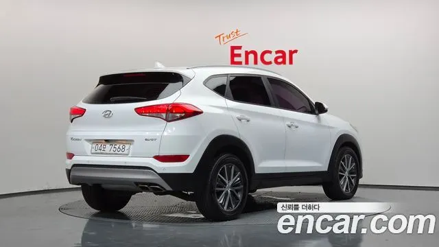 HYUNDAI TUCSON 2017 — 190 363 км, белый, Корея — под ключ — фото 2