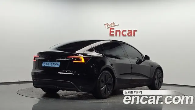 TESLA MODEL 3 2025