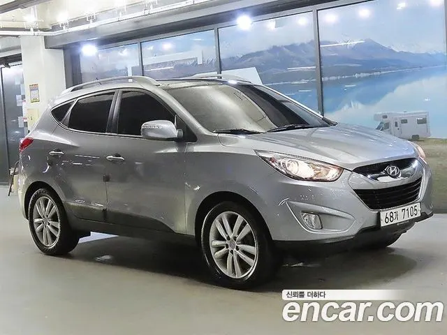 HYUNDAI TUCSON 2012 — 93 194 км, серебристый, Корея — под ключ — фото 1