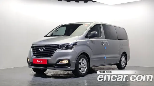 HYUNDAI GRAND STAREX 2019 — 109 637 км, серебристый, Корея — под ключ — фото 1