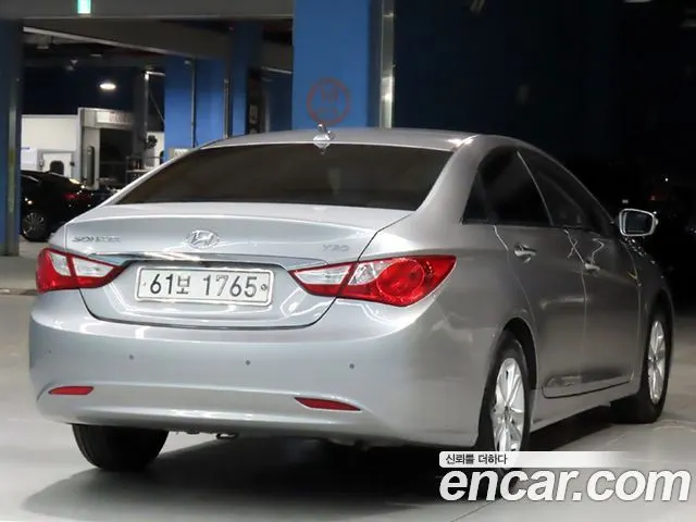 HYUNDAI SONATA 2011 — 86 789 км, серебристо-серый, Корея — под ключ — фото 4