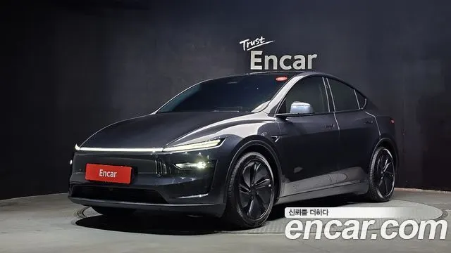 TESLA MODEL Y 2025