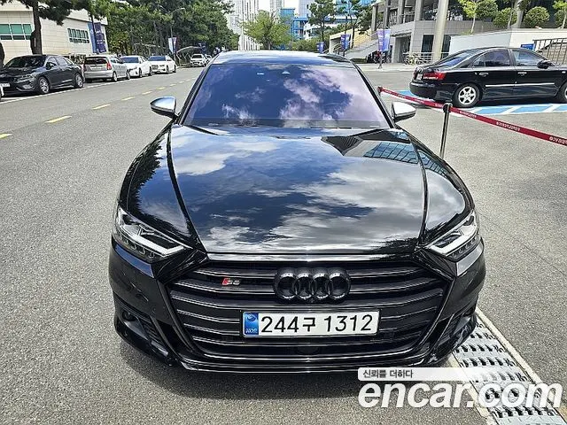 Audi S8 — из Кореи под ключ