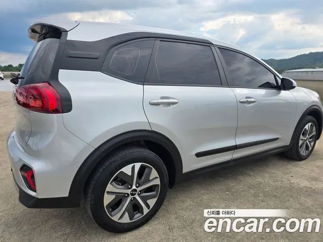 KIA NIRO PLUS 2024 — 29 000 км, серебристый, Корея — под ключ — фото 2
