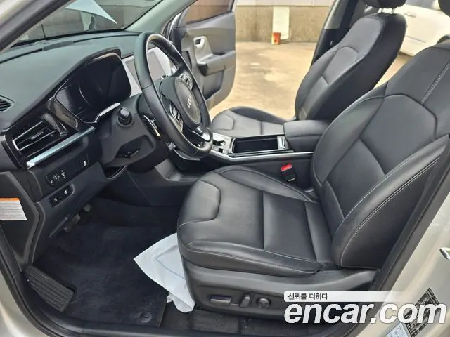 KIA NIRO PLUS 2024 — 29 000 км, серебристый, Корея — под ключ — фото 10
