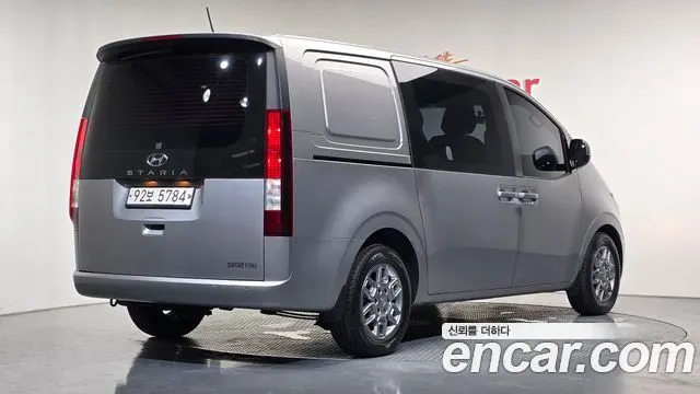 HYUNDAI STARIA 2022 — 157 928 км, серебристо-серый, Корея — под ключ — фото 1
