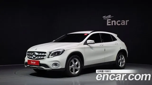 MERCEDES-BENZ GLA-CLASS X156 2019 — 134 027 км, белый, Корея — под ключ — фото 1